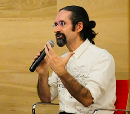 Siro López, artista y diseñador de espacios educativos.