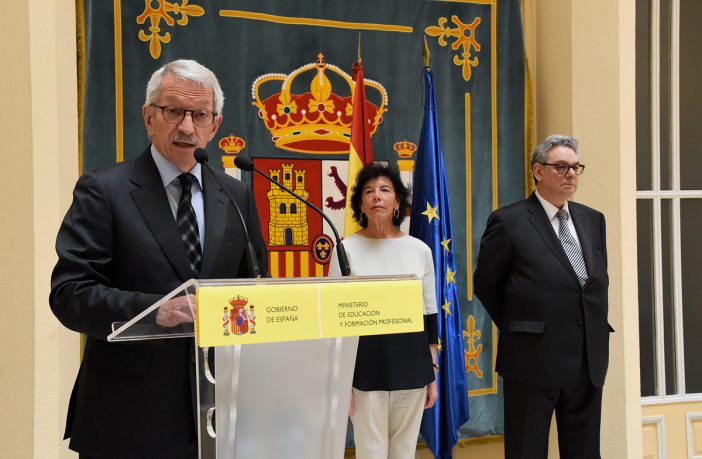 Alejandro Tiana, en su discurso de toma de posesión como secretario de Estado de Educación y Formación Profesional ante la ministra, Isabel Celaá, y el subsecretario del Ministerio, Fernando Gurrea, en junio de 2018.