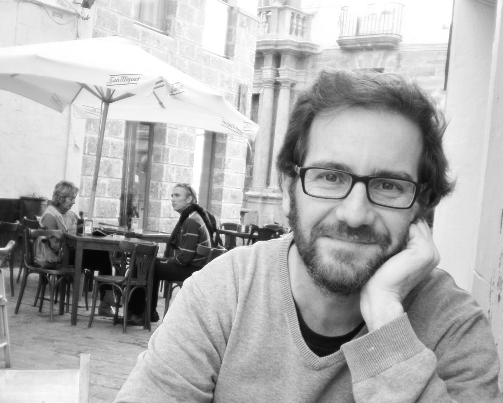 Carlos Magro: «La figura del profesor solo en el aula no da más de sí»