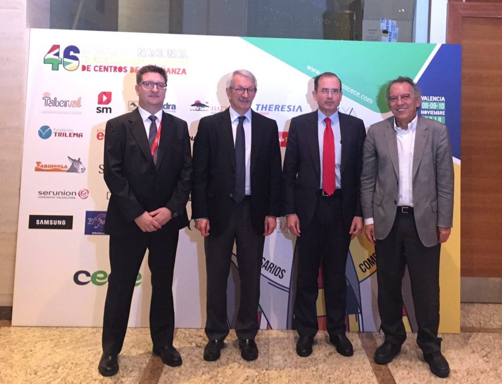 El secretario de Estado Alejandro Tiana, el presidente de CECE, Alfonso Aguiló, el presidente de Feceval, Alberto Villanueva (izq.), y el secretario de Educación de la Comunidad Valenciana, Miguel Soler (dcha), posan en el 46º Congreso de CECE.