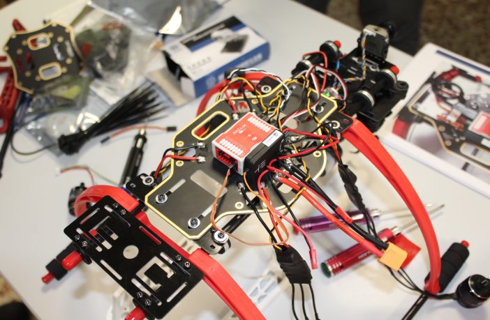 Dos escuelas agrarias de Holanda, una de España, otra de Dinamarca y la organización española CECE trabajan juntas en un plan de formación docente sobre montaje y usos de los drones.
