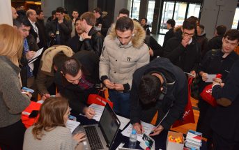 El IV Foro de Empleo Tecnológico para FP que organiza el Colegio Tajamar en Madrid reunió este año a 900 alumnos y 30 empresas.