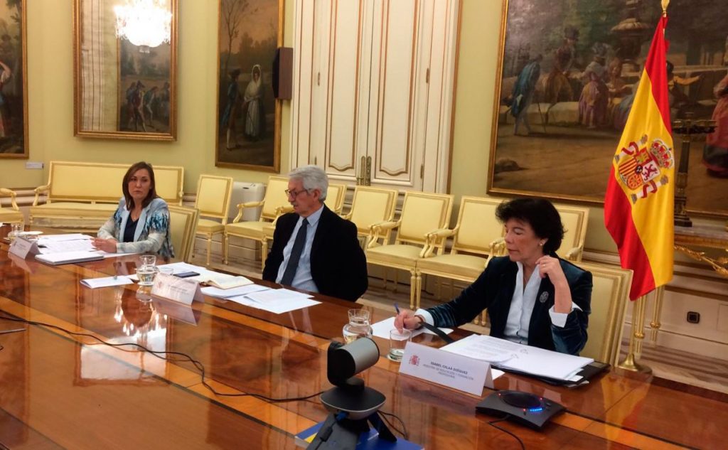 La ministra de Educación y FP, con el secretario de Estado y la secretaria general de FP, en la Conferencia Sectorial telemática del 25 de marzo.