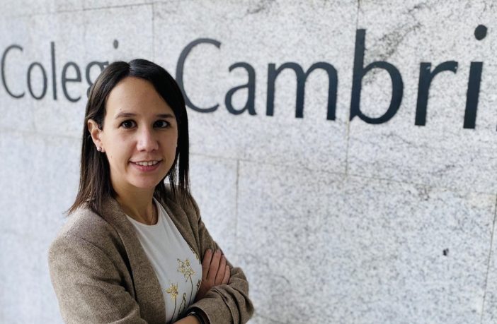 Laura Serrano, directora del Colegio Cambrils, de educación especial, ha escrito 'Historias de niños y de familias especiales' junto a Nacho Martín.