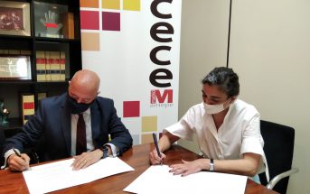 Firma del acuerdo entre CECE-Madrid y la Fundación Compromiso y Transparencia el pasado 20 de abril.