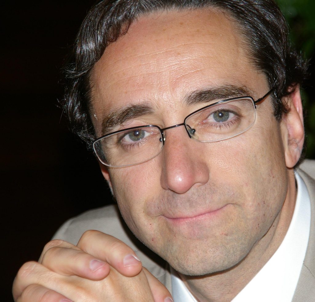 Javier M. Valle: «Por fin una ley asume el enfoque competencial, aunque sin romper el esquema de materias y disciplinas» Javier M. Valle, profesor de la Facultad de Formación del Profesorado y Educación de la UAM formó parte del grupo de expertos consultado por el Ministerio para elaborar el nuevo currículum.