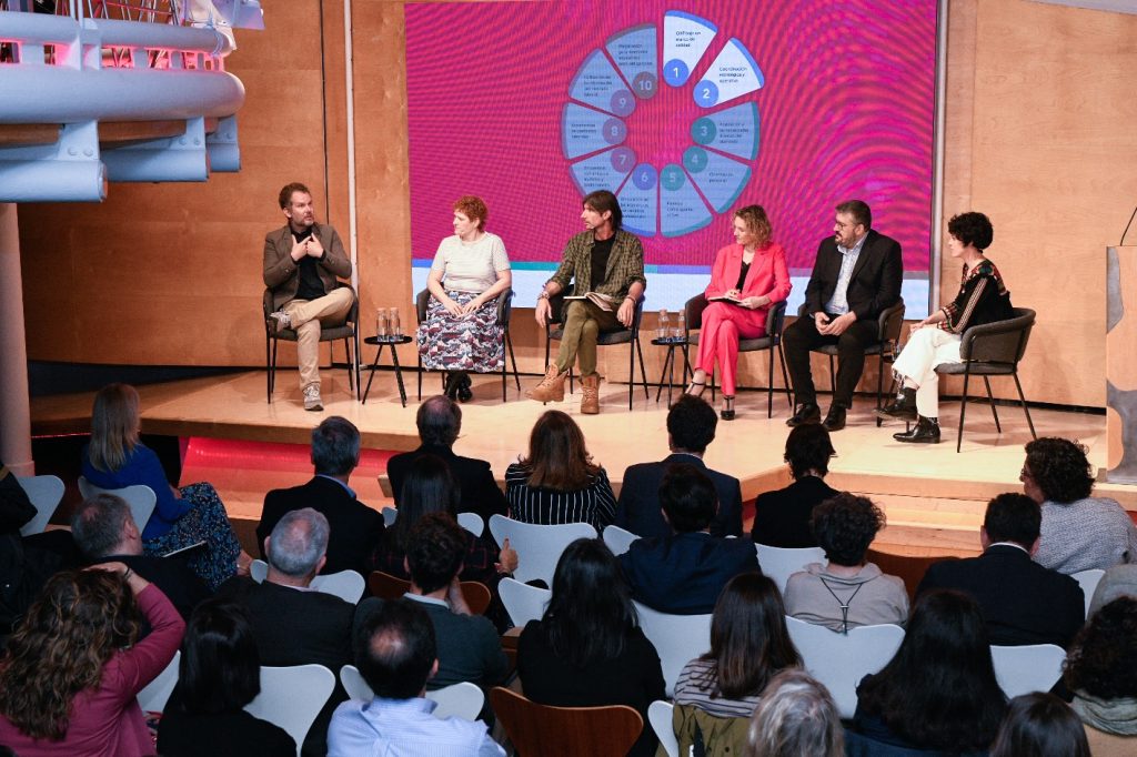 Los estudiantes de secundaria necesitan experiencias en contextos profesionales e información sobre mercado laboral para tomar decisiones con criterio sobre su futuro