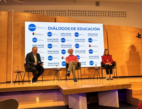 Mariano Fernández Enguita llama a replantear la escuela ante la revolución digital en el 48º Diálogo de Educación de COFAPA